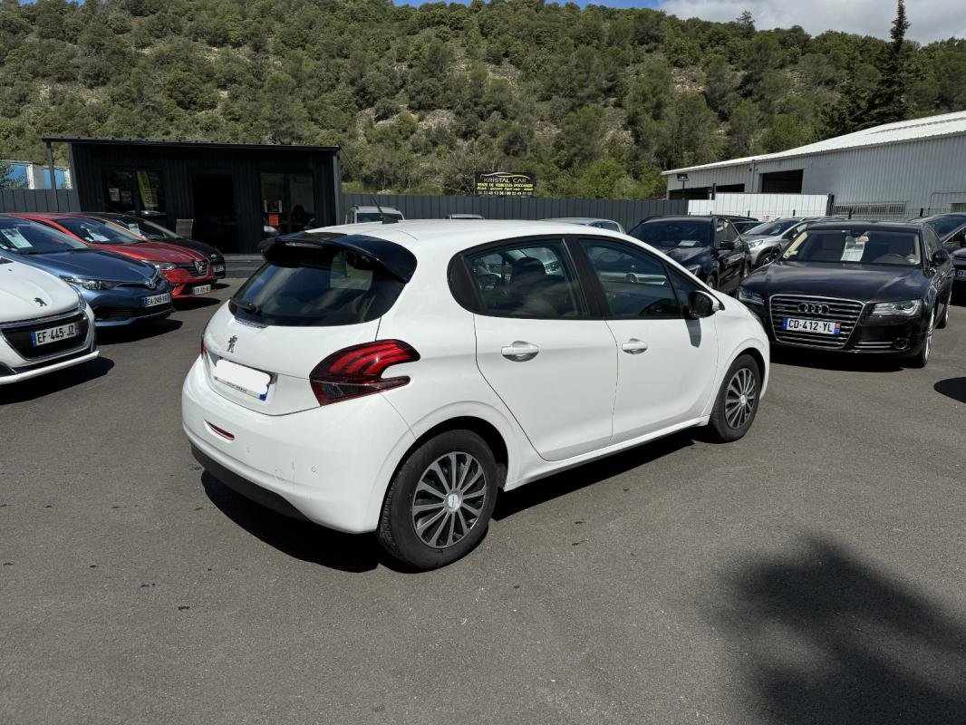 Peugeot 208 - Photo 2