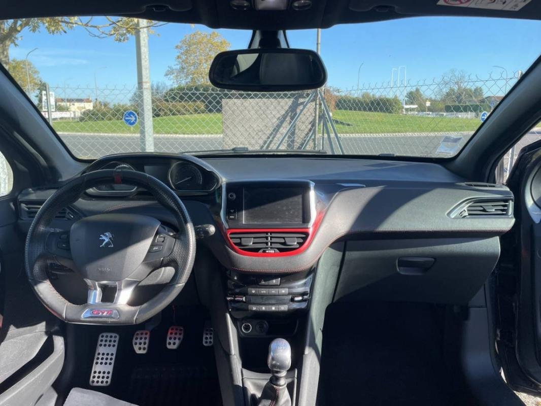 Peugeot 208 - Photo 14