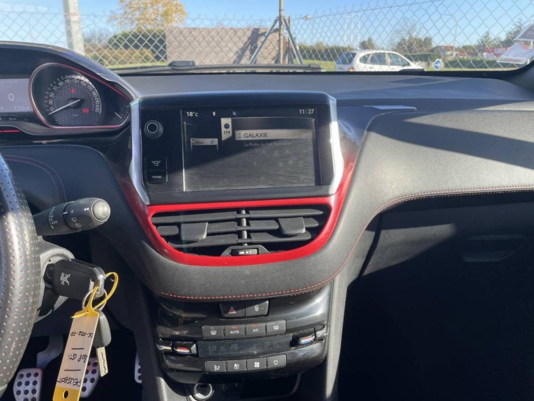 Peugeot 208 - Photo 17