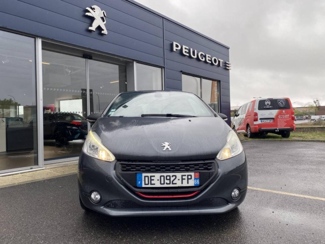 Peugeot 208 - Photo 2