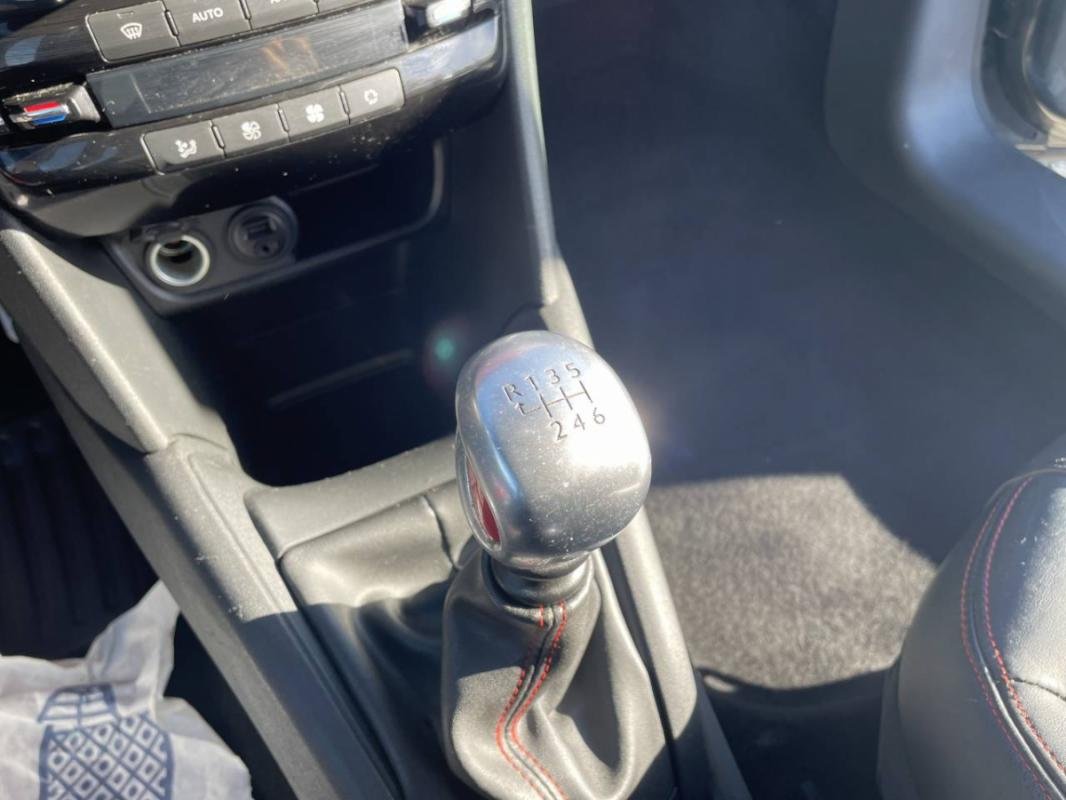 Peugeot 208 - Photo 21