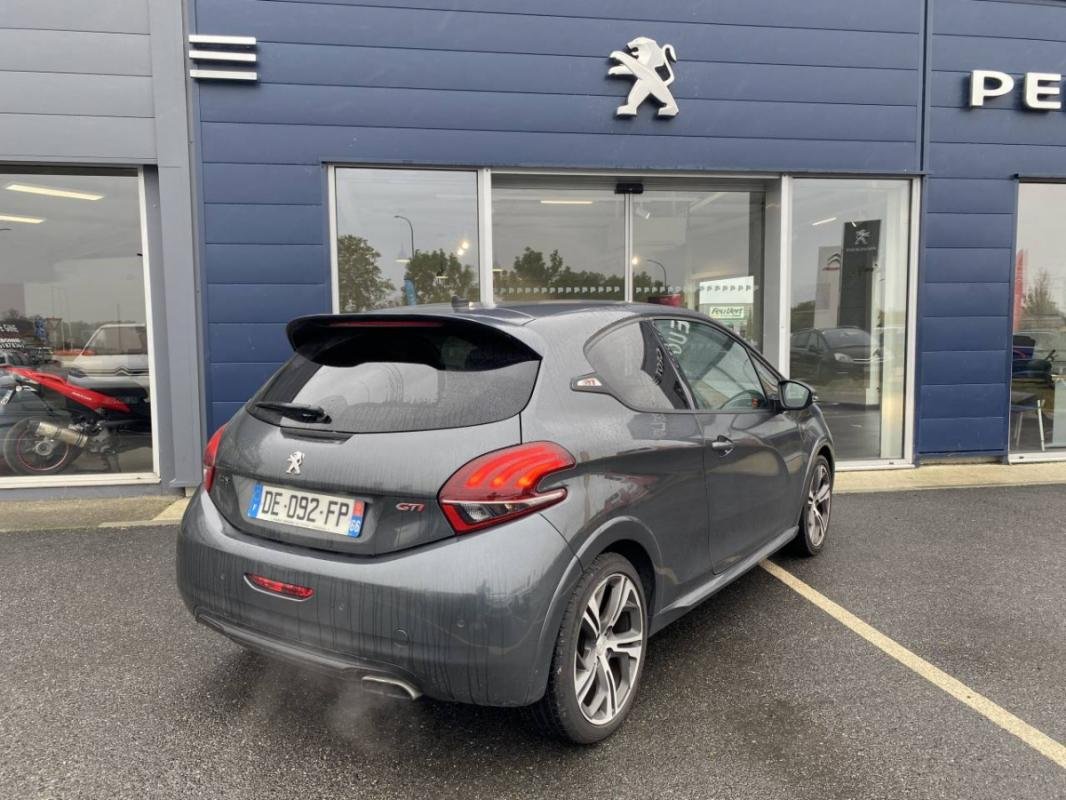 Peugeot 208 - Photo 8