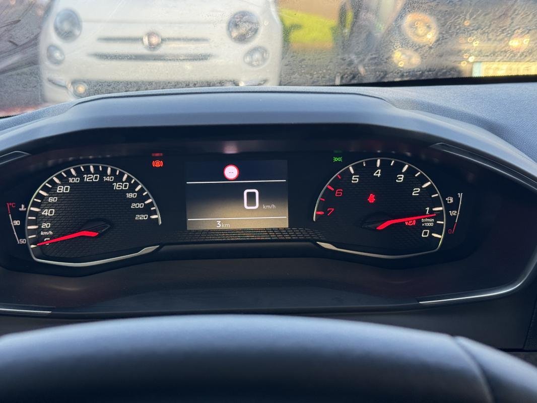 Peugeot 208 - Photo 8