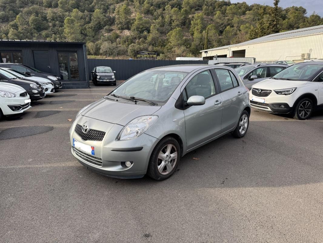 Toyota Yaris - Photo 1