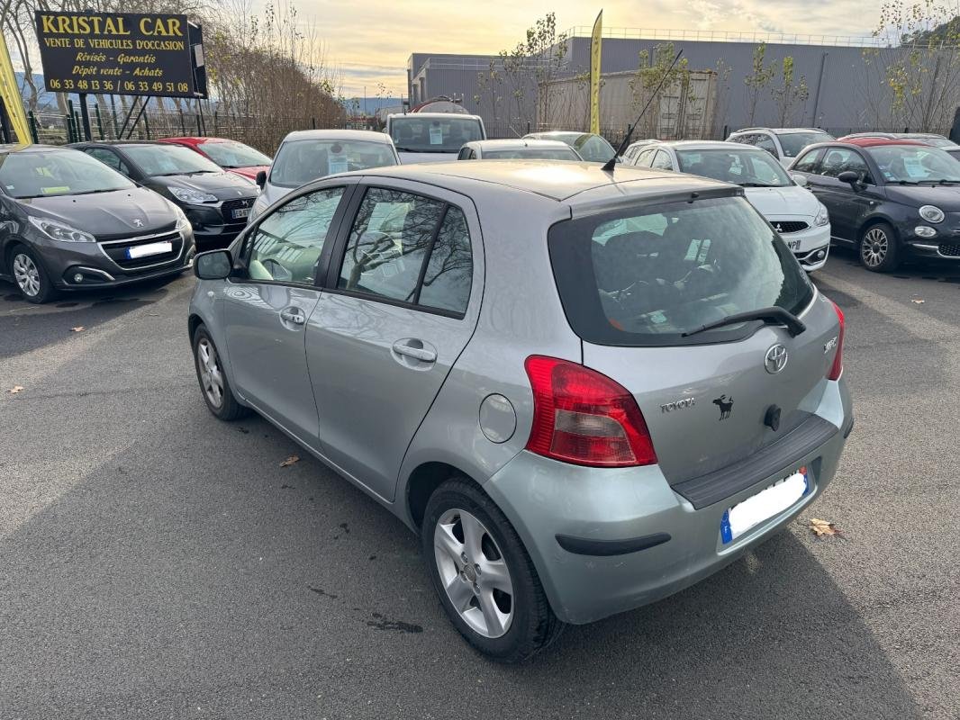 Toyota Yaris - Photo 2