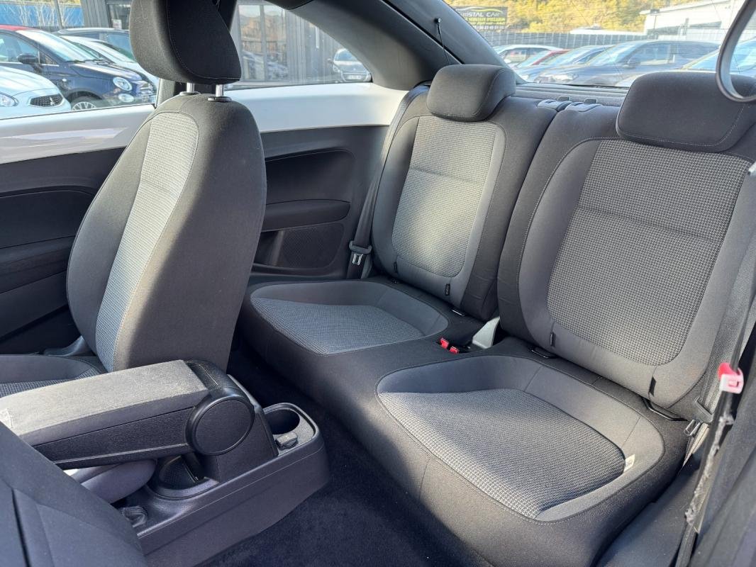 Volkswagen New Beetle - Photo 4