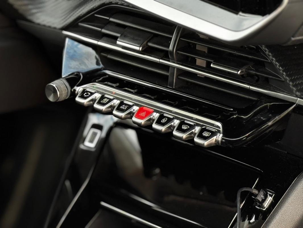 Peugeot 208 - Photo 17