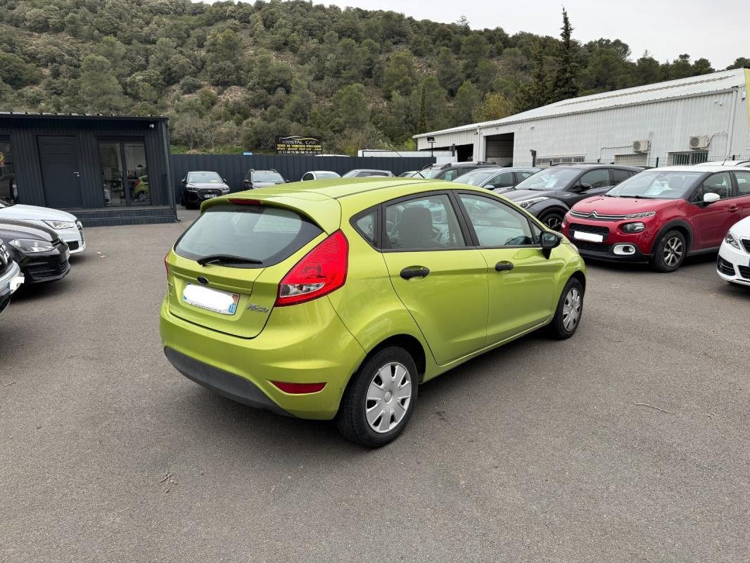 Ford Fiesta - Photo 2