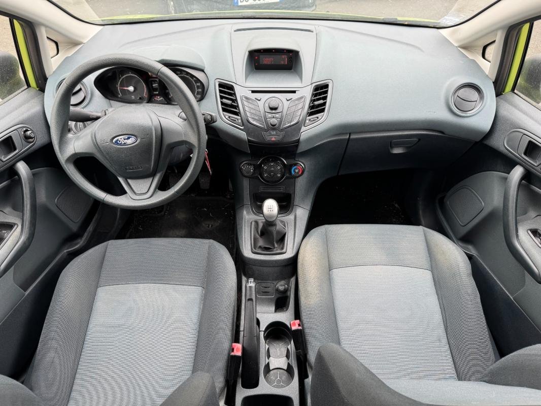 Ford Fiesta - Photo 5