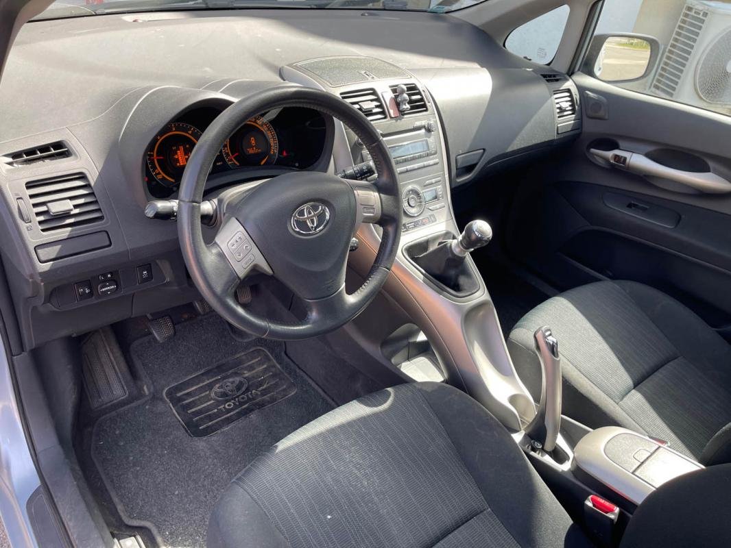 Toyota Auris - Photo 11