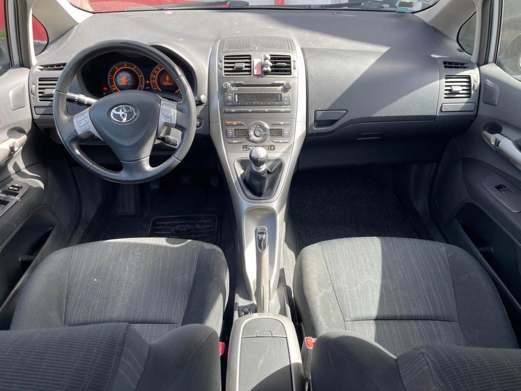 Toyota Auris - Photo 14
