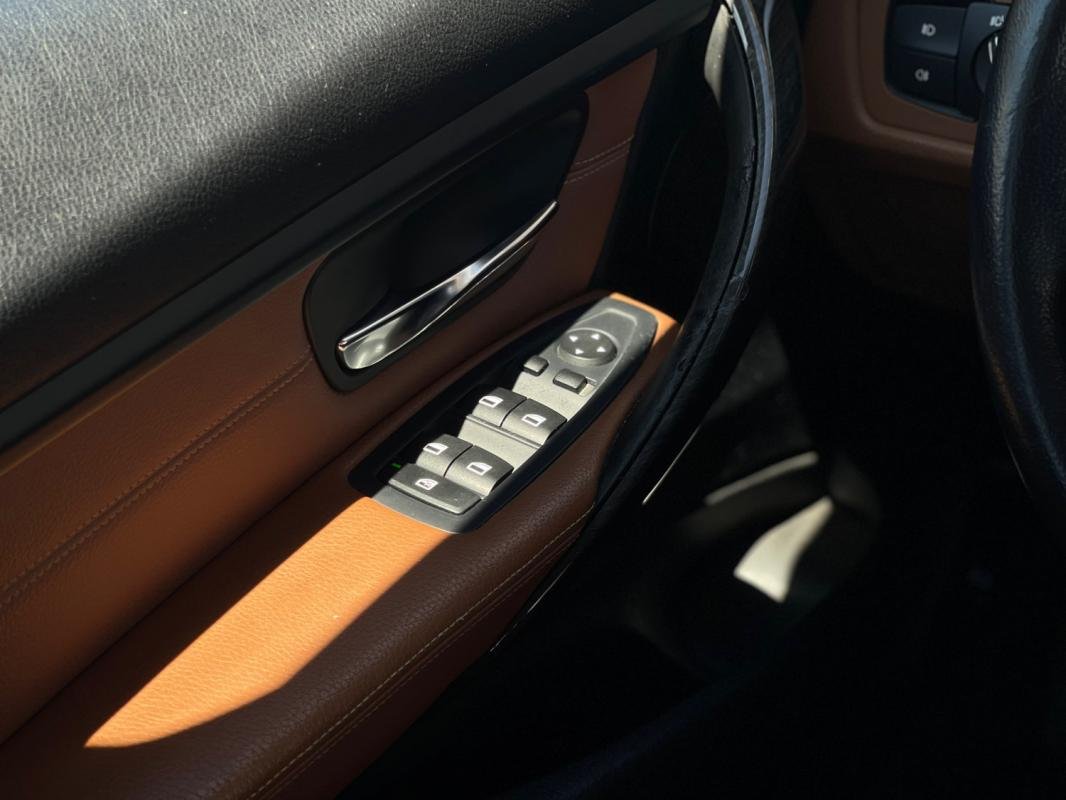 BMW Série 3 - Photo 19