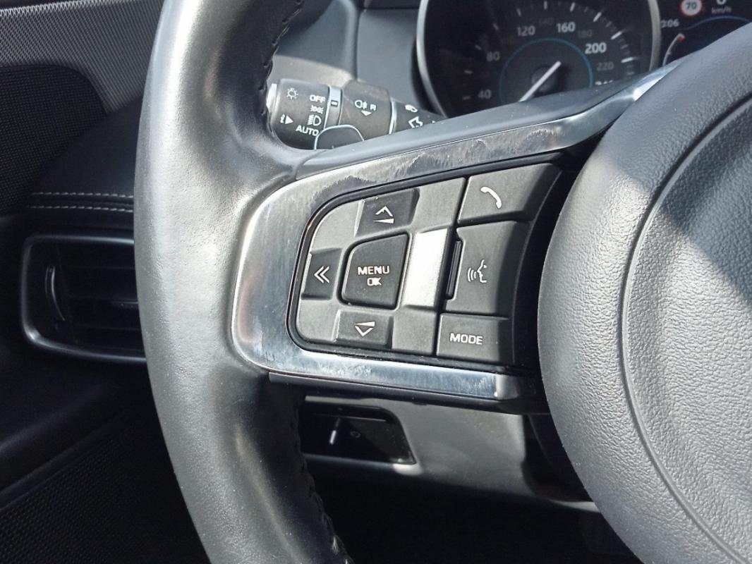 Jaguar XE - Photo 13