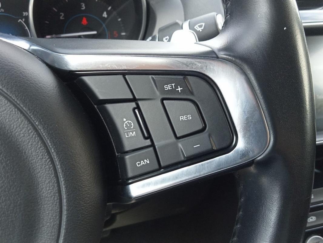 Jaguar XE - Photo 14