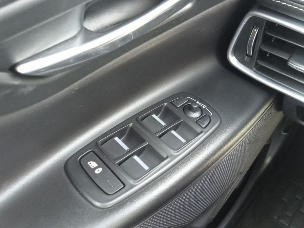Jaguar XE - Photo 17