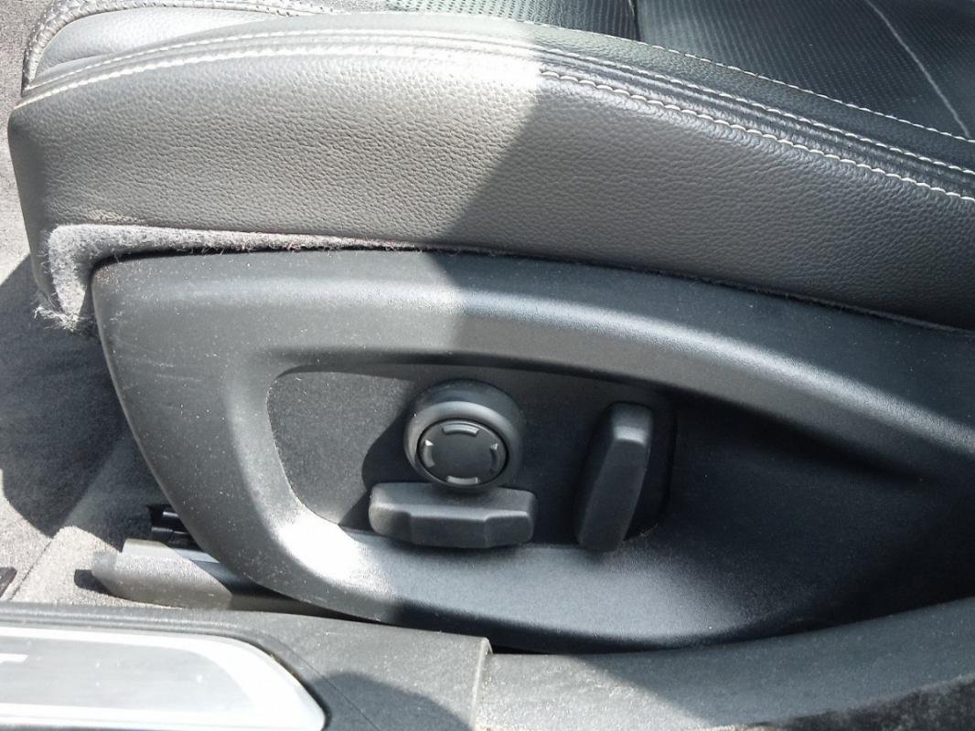 Jaguar XE - Photo 19