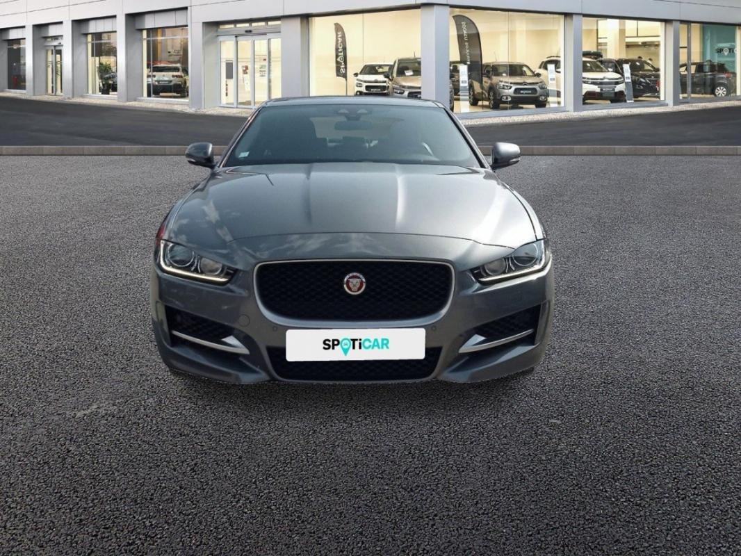 Jaguar XE - Photo 2