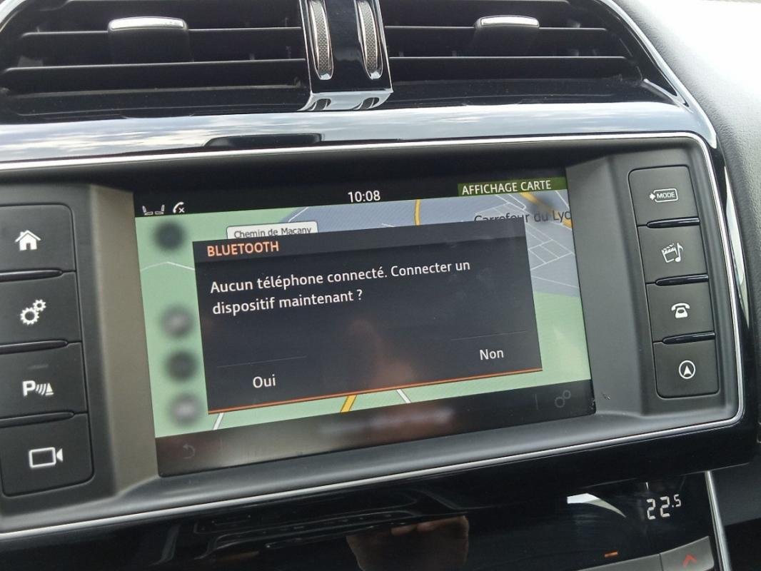Jaguar XE - Photo 23