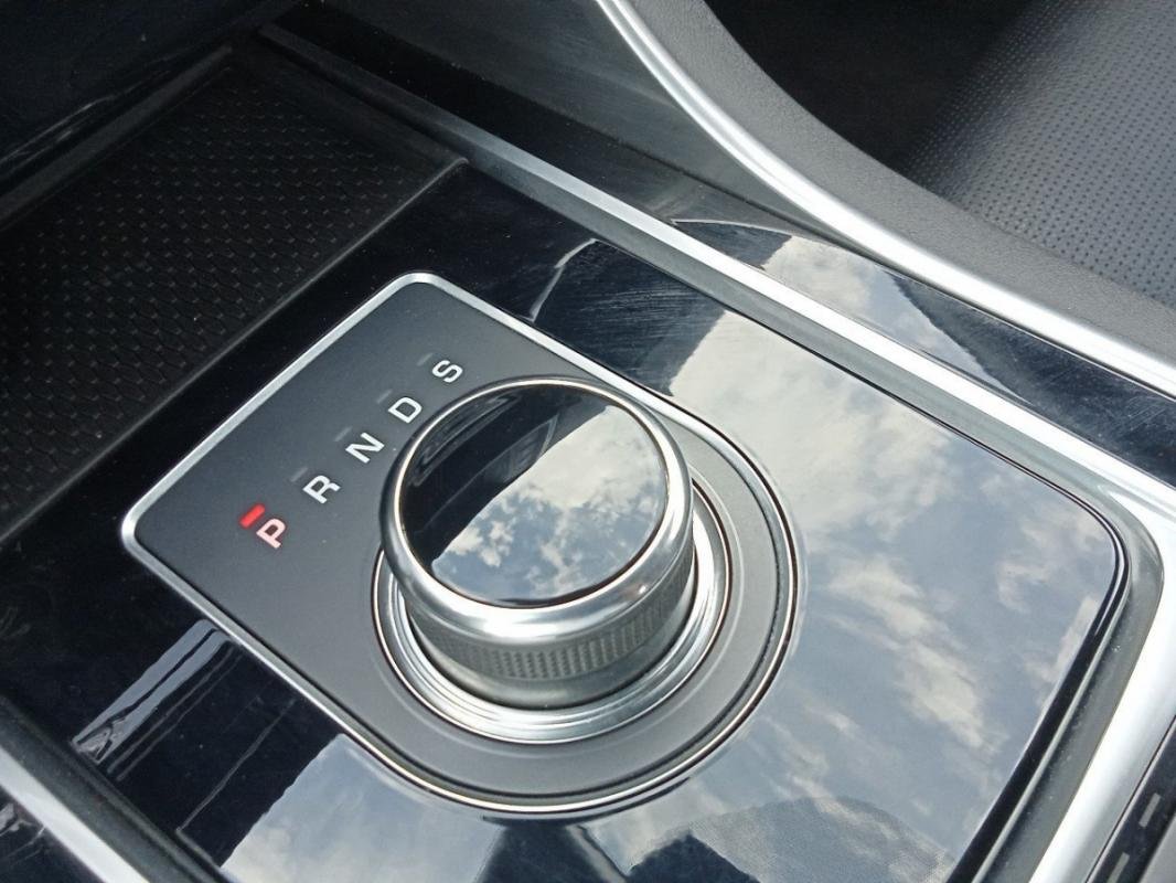 Jaguar XE - Photo 25