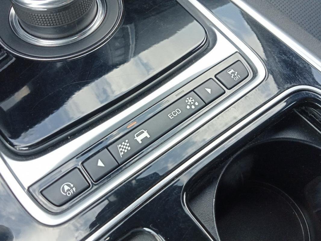 Jaguar XE - Photo 26