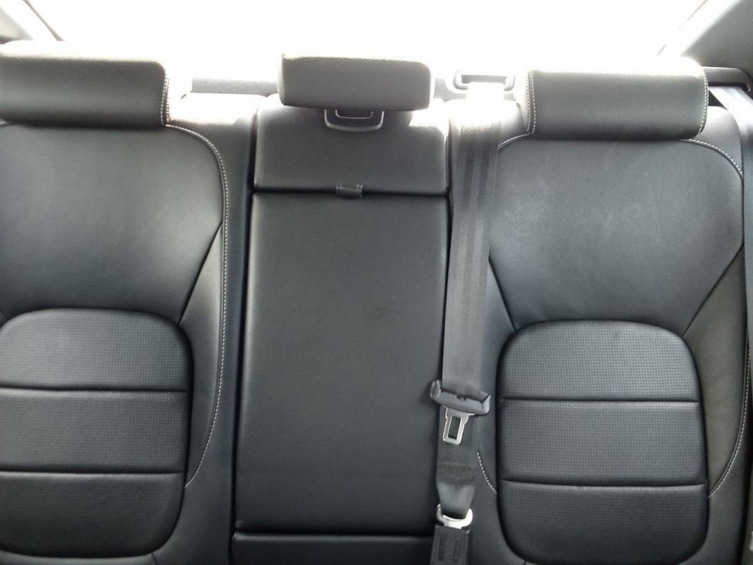 Jaguar XE - Photo 30