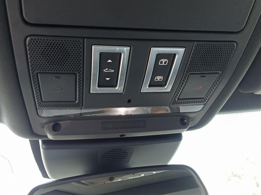 Jaguar XE - Photo 34