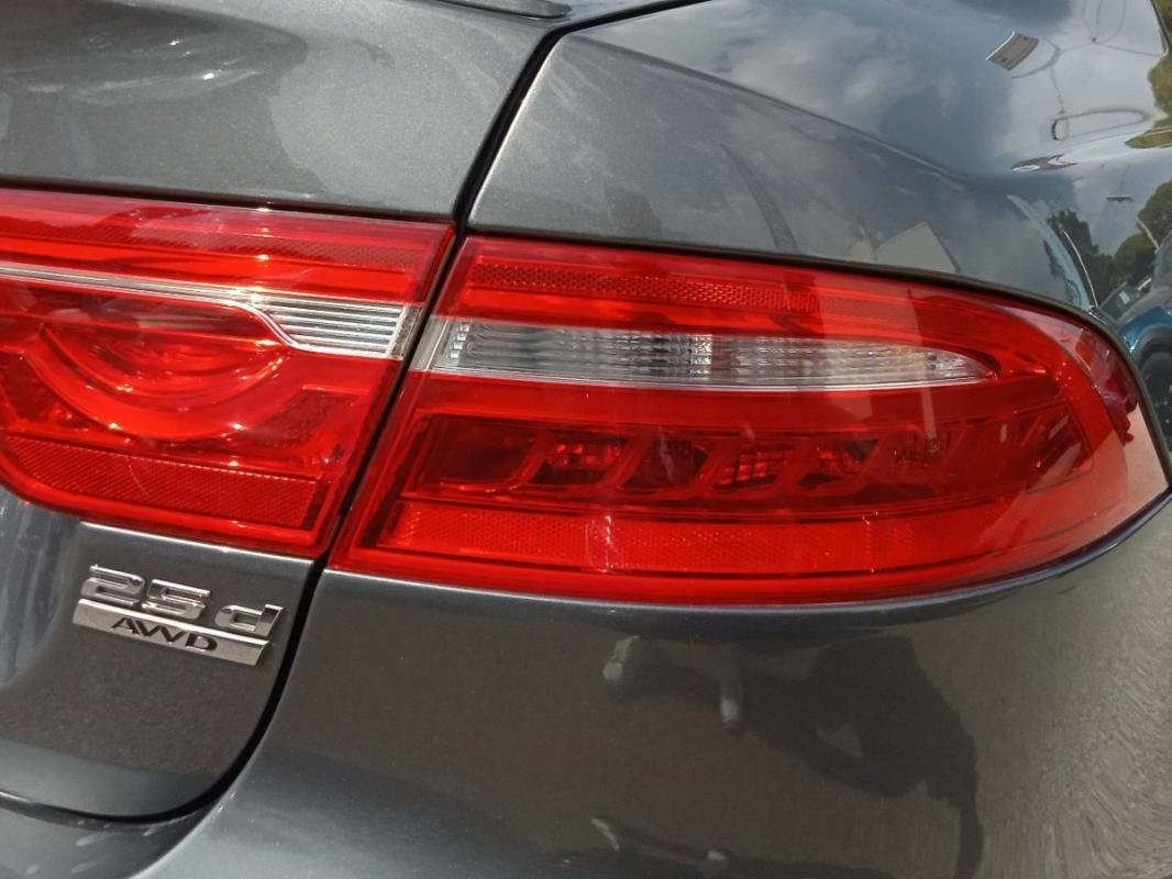 Jaguar XE - Photo 35