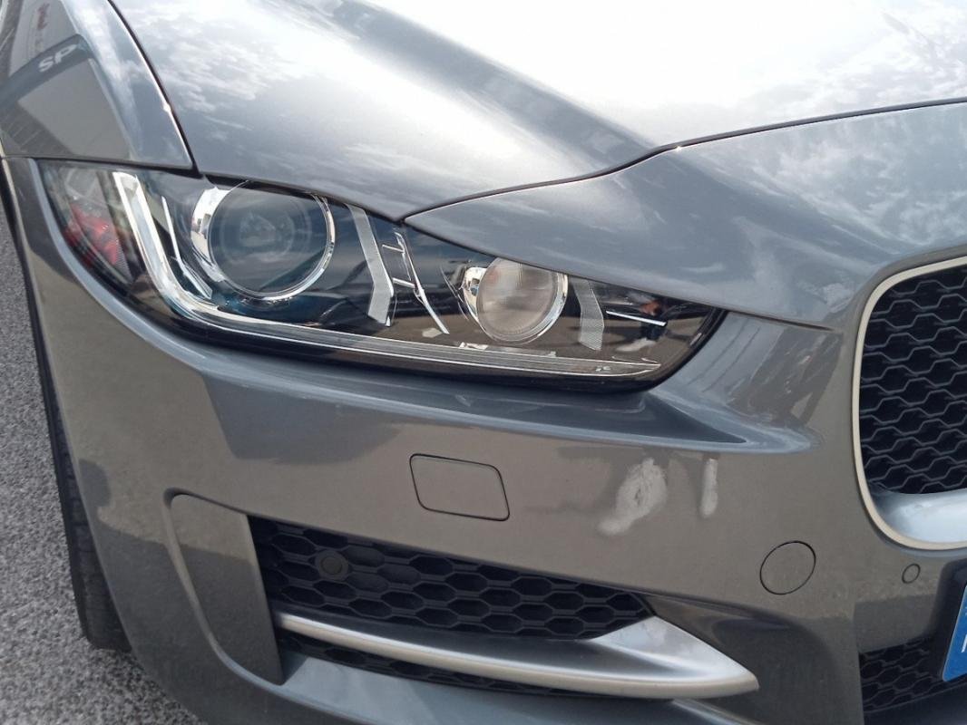 Jaguar XE - Photo 36