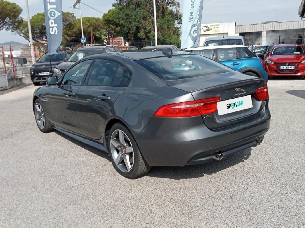 Jaguar XE - Photo 50