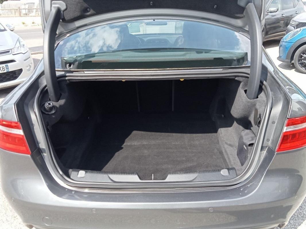 Jaguar XE - Photo 6