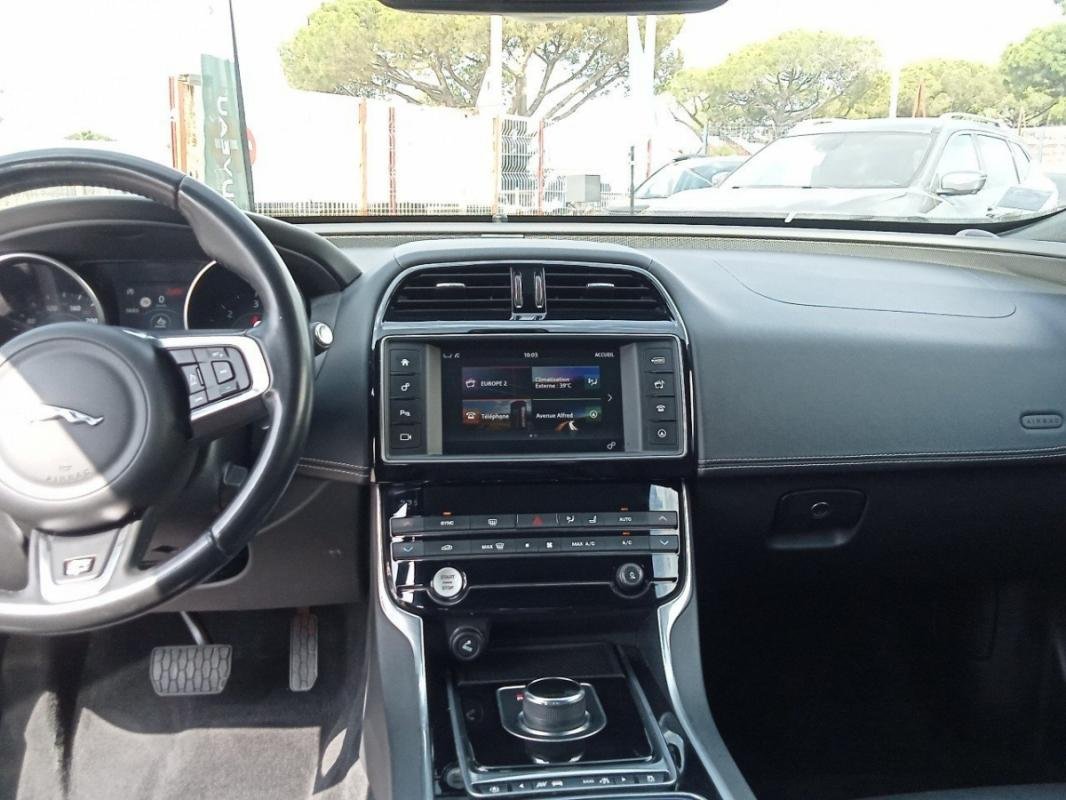 Jaguar XE - Photo 8