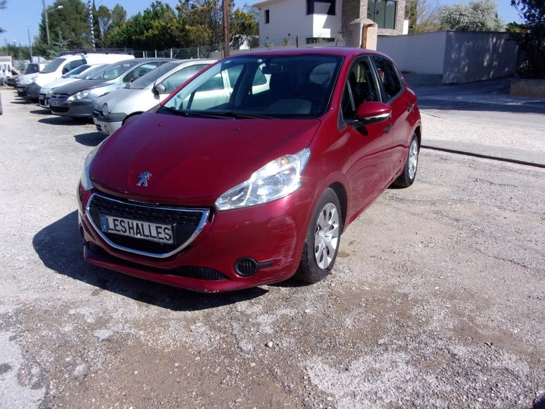 Peugeot 208 - Photo 1