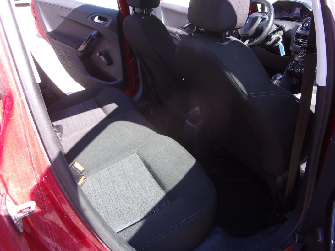 Peugeot 208 - Photo 11