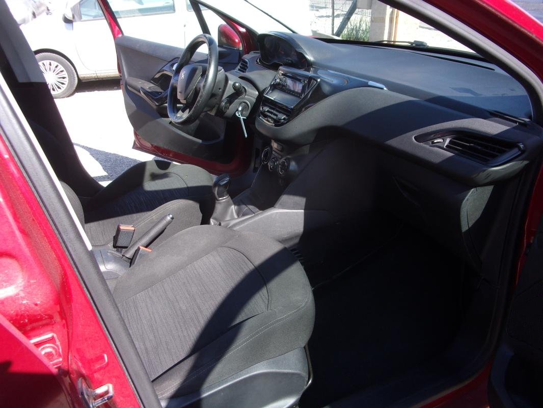 Peugeot 208 - Photo 12