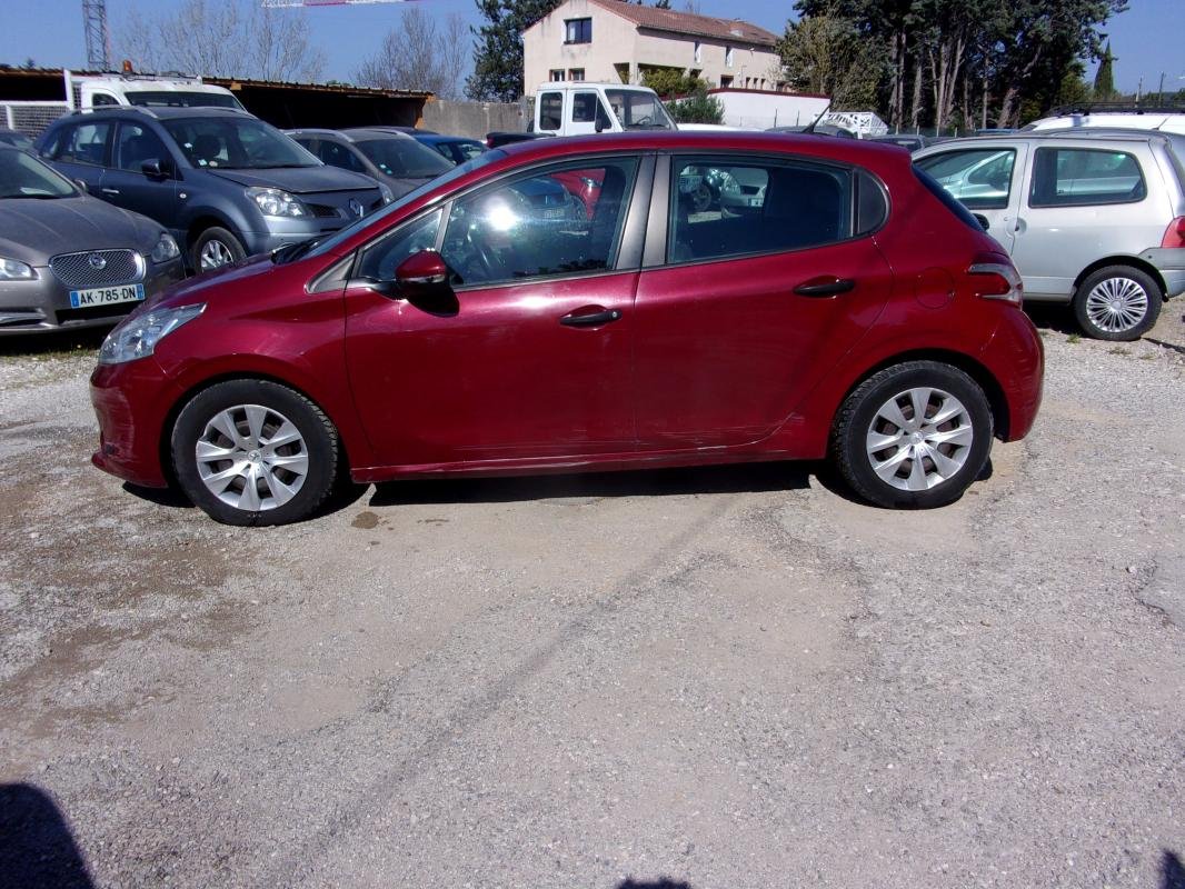 Peugeot 208 - Photo 8