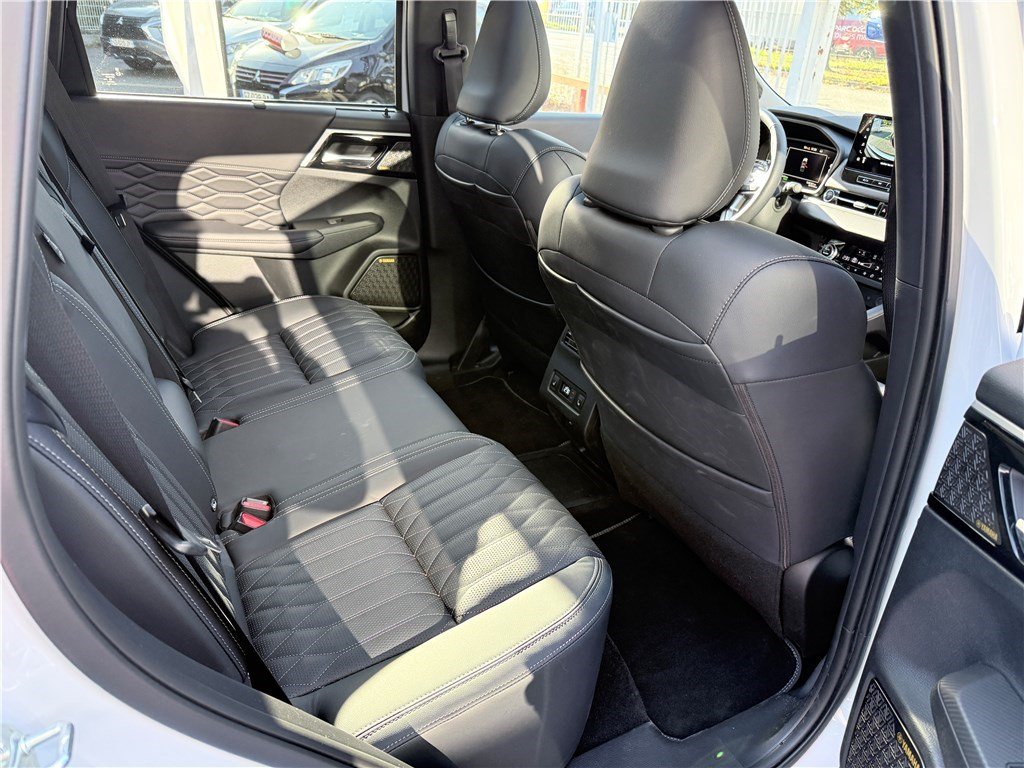 Mitsubishi Outlander - Photo 14