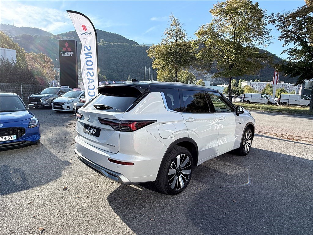 Mitsubishi Outlander - Photo 4