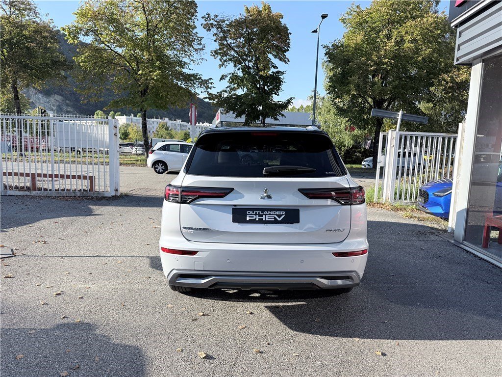 Mitsubishi Outlander - Photo 5