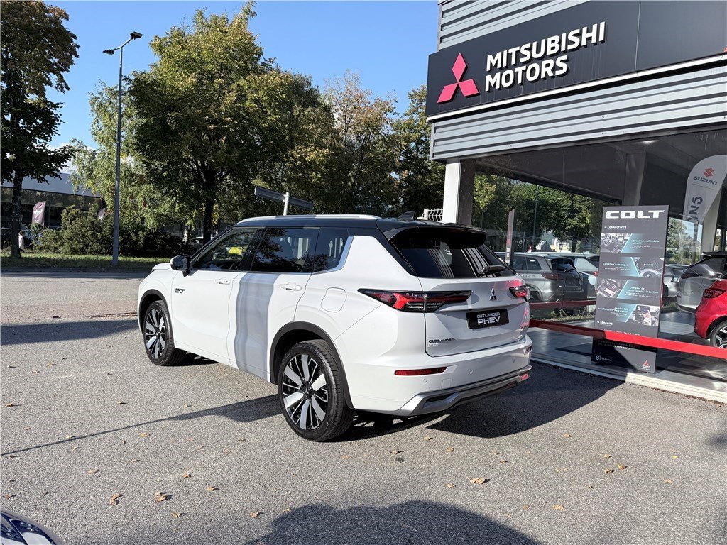 Mitsubishi Outlander - Photo 6