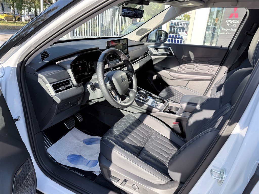 Mitsubishi Outlander - Photo 8