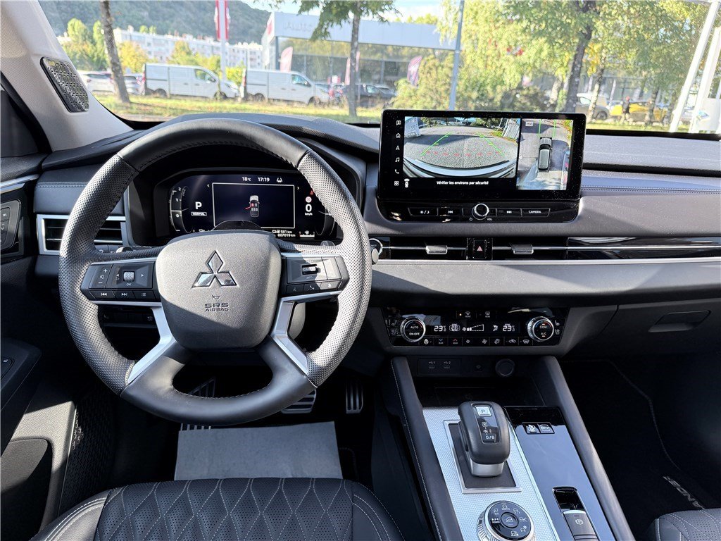 Mitsubishi Outlander - Photo 10