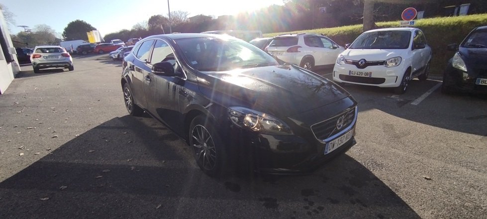 Volvo V40 - Photo 2