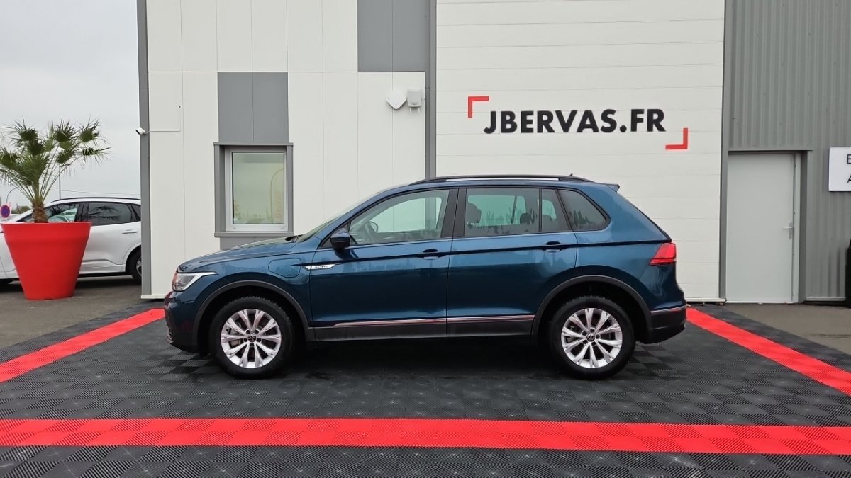 Volkswagen Tiguan - Photo 2
