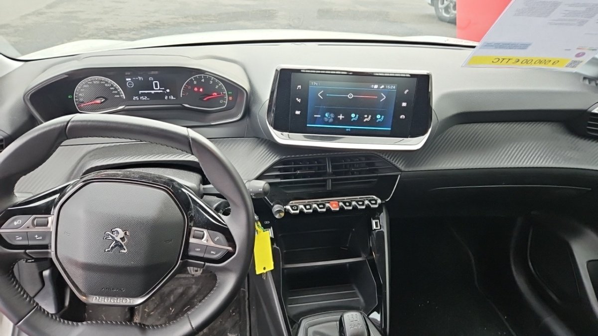 Peugeot 208 affaire - Photo 13