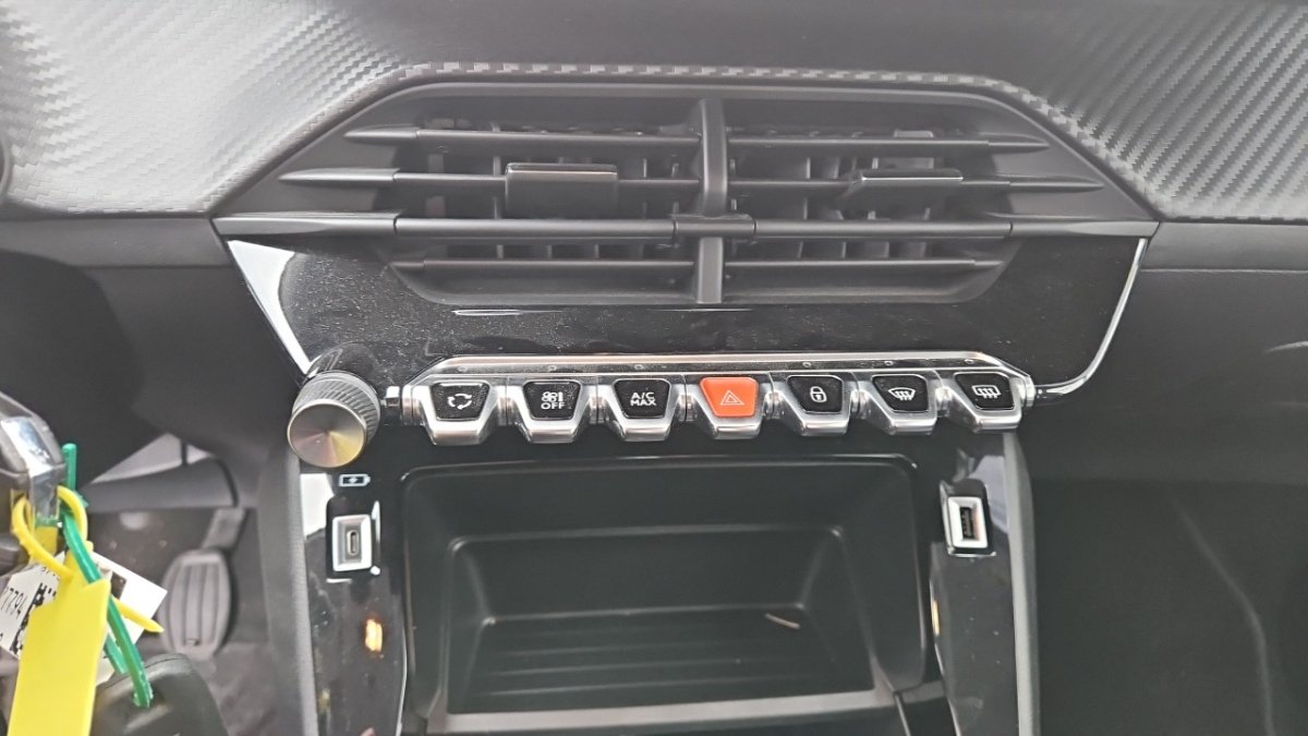 Peugeot 208 affaire - Photo 19