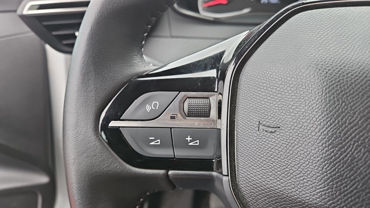 Peugeot 208 affaire - Photo 22