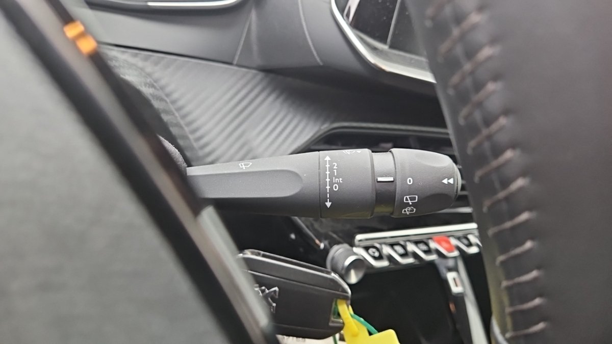 Peugeot 208 affaire - Photo 23