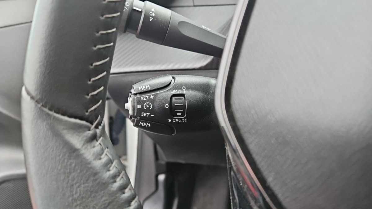 Peugeot 208 affaire - Photo 24