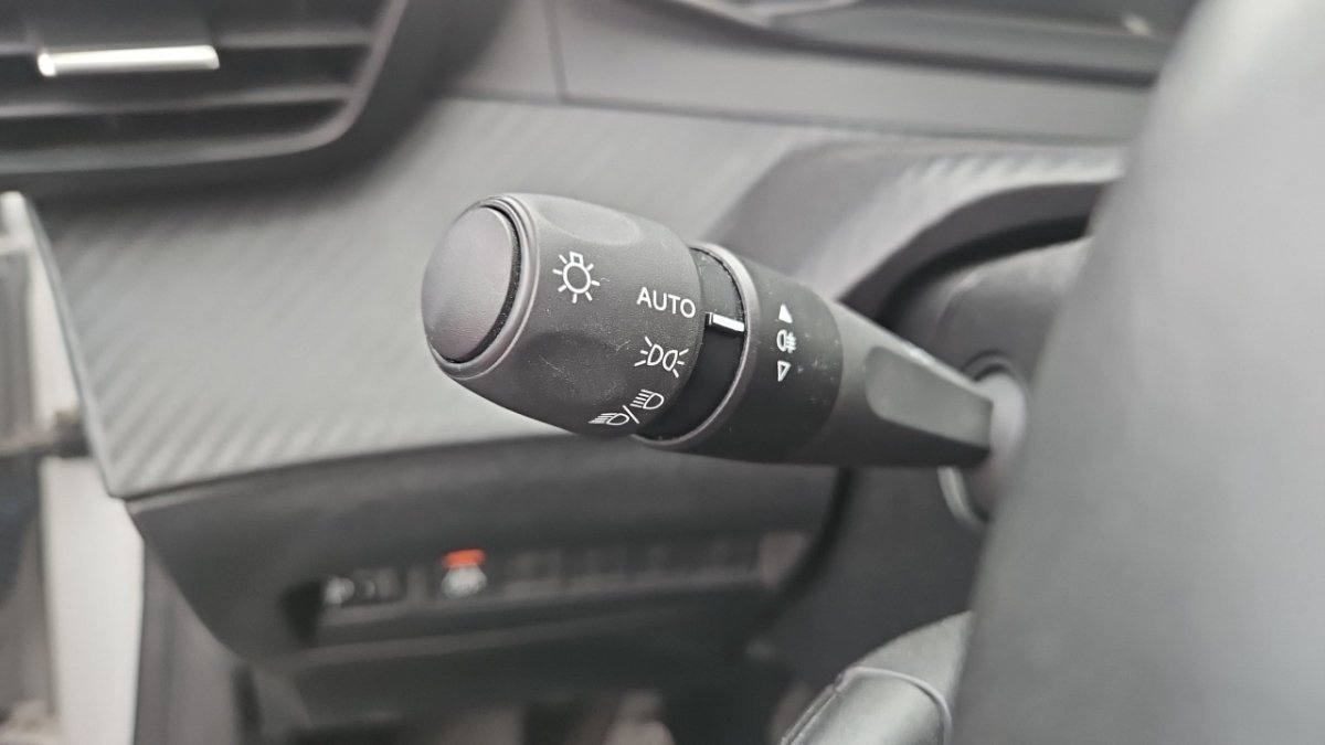 Peugeot 208 affaire - Photo 25