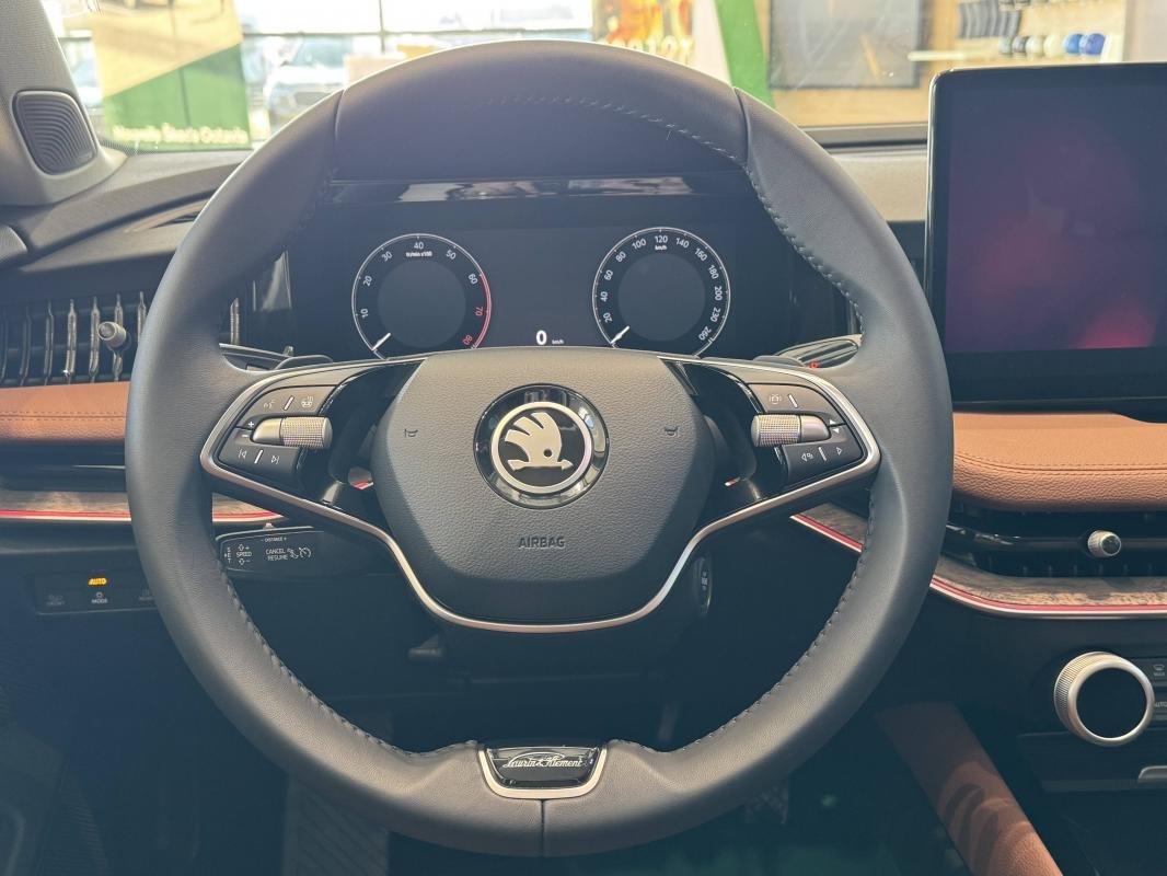 Skoda Superb Combi - Photo 11